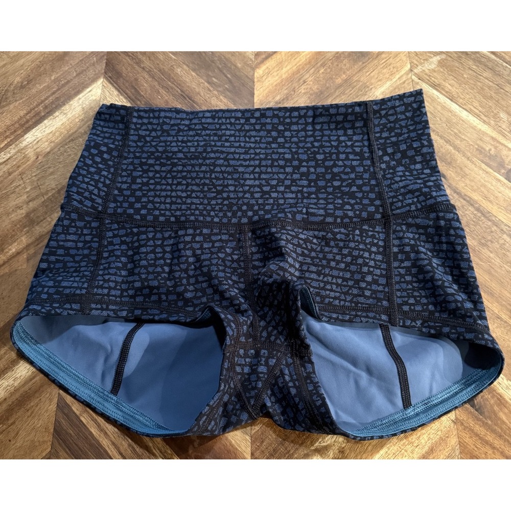 Lululemon shorts Pockets Yoga Gym Athletic Cycle Women's 8